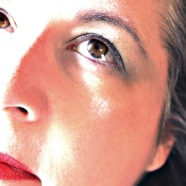CLOSE-UP